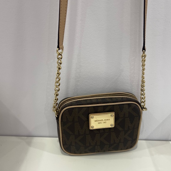 MICHAEL KORS SHOULDER CLUTCH - Picture 2 of 6